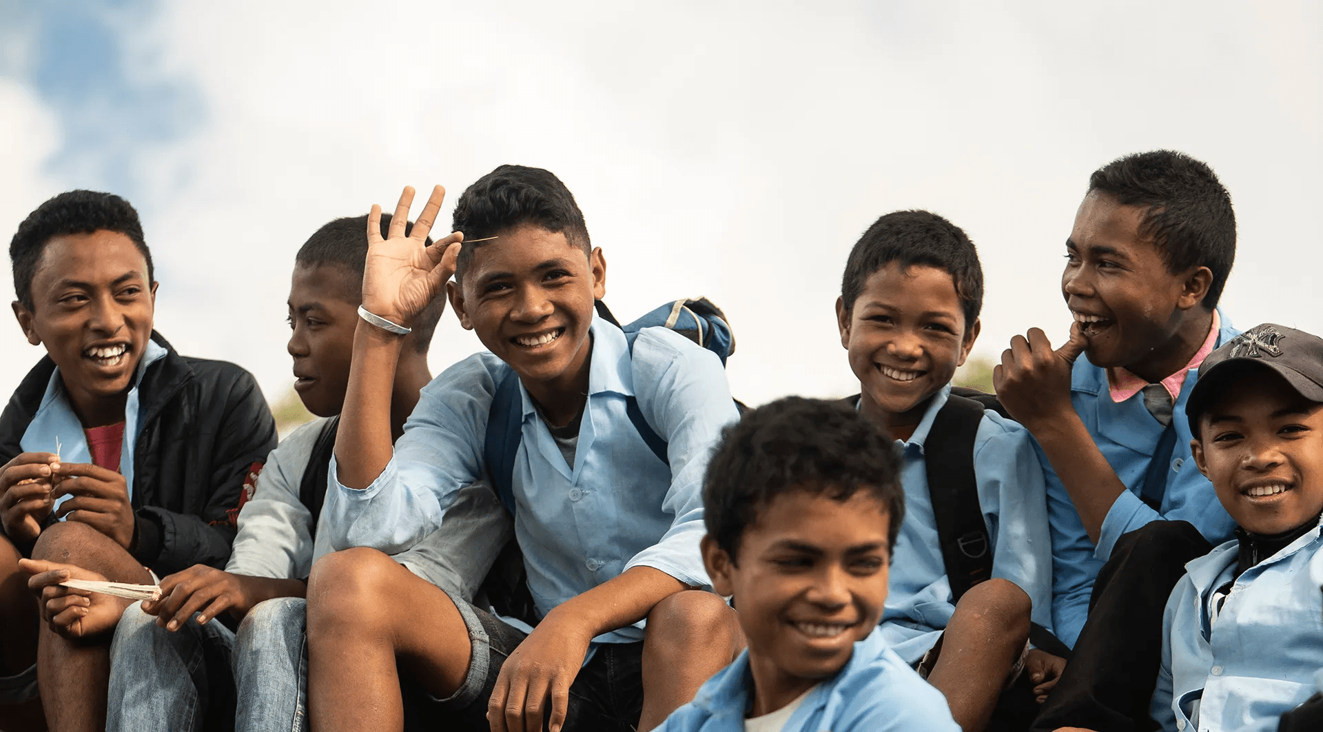 Groupe d'élèves souriant