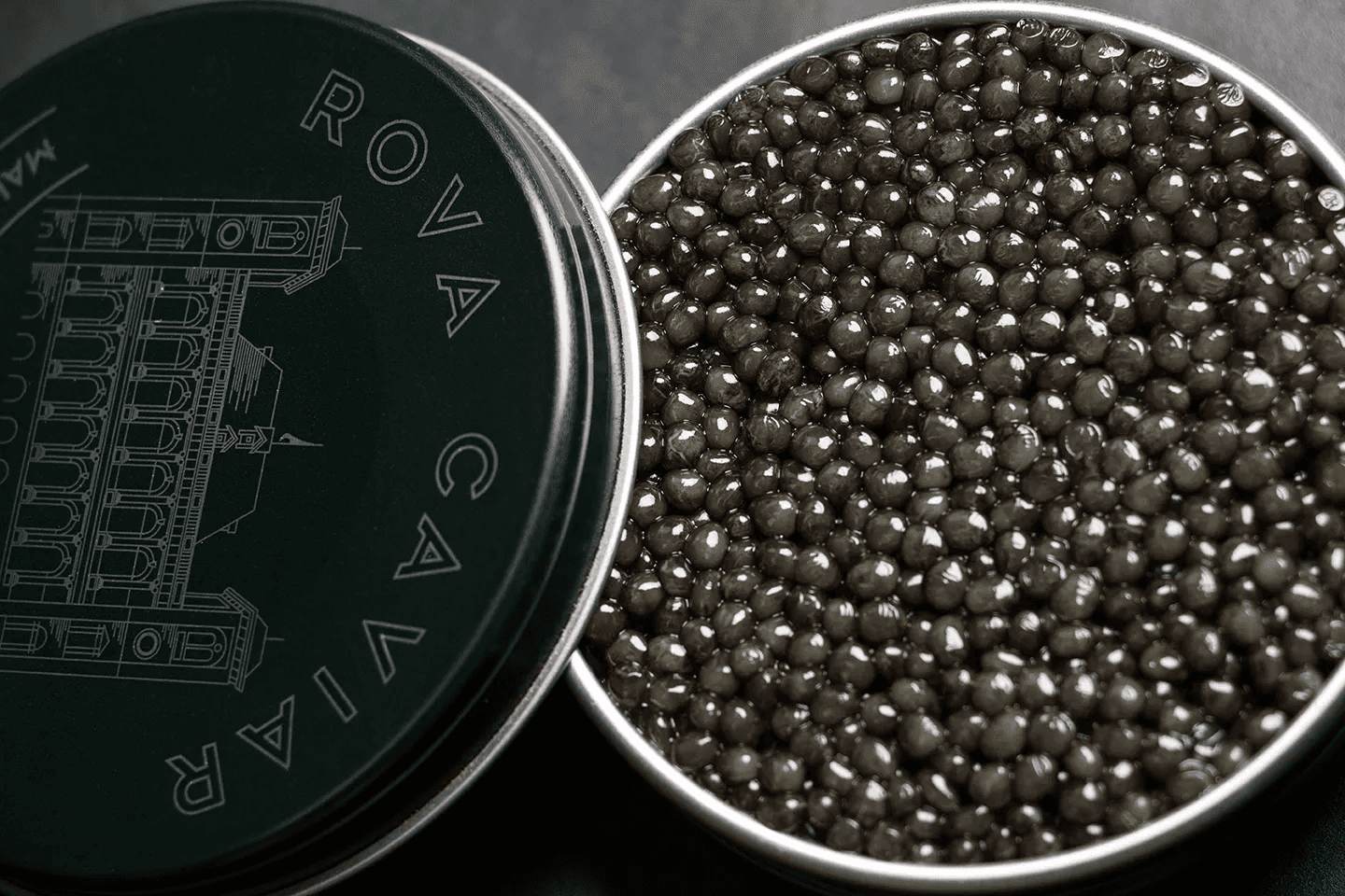 Boîte de caviar Osciètre Rova Caviar ouverte