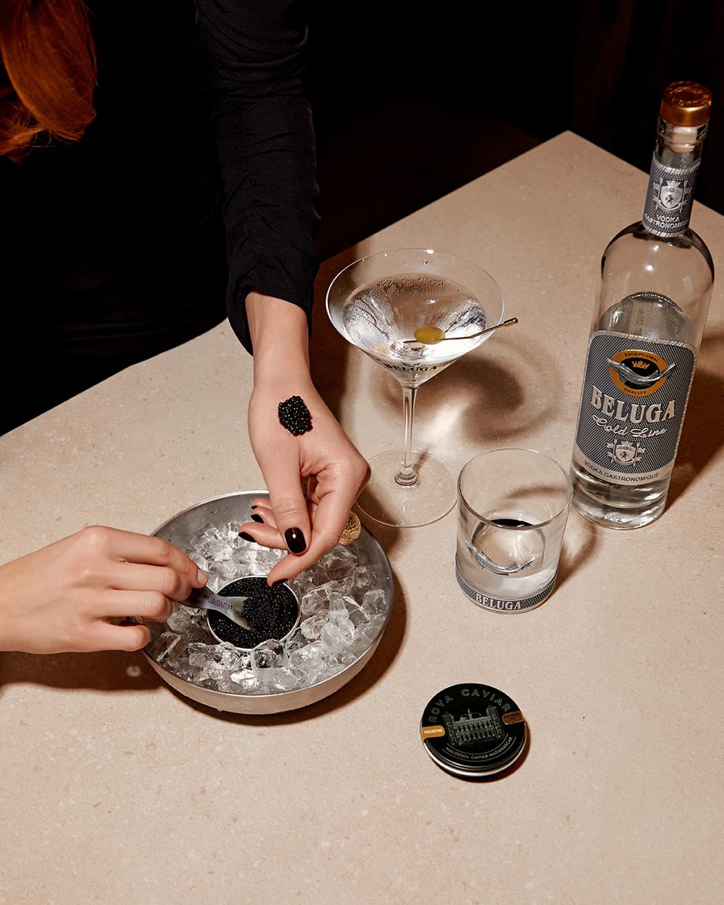 Dégustation de caviar sur glace accompagnée de vodka Beluga