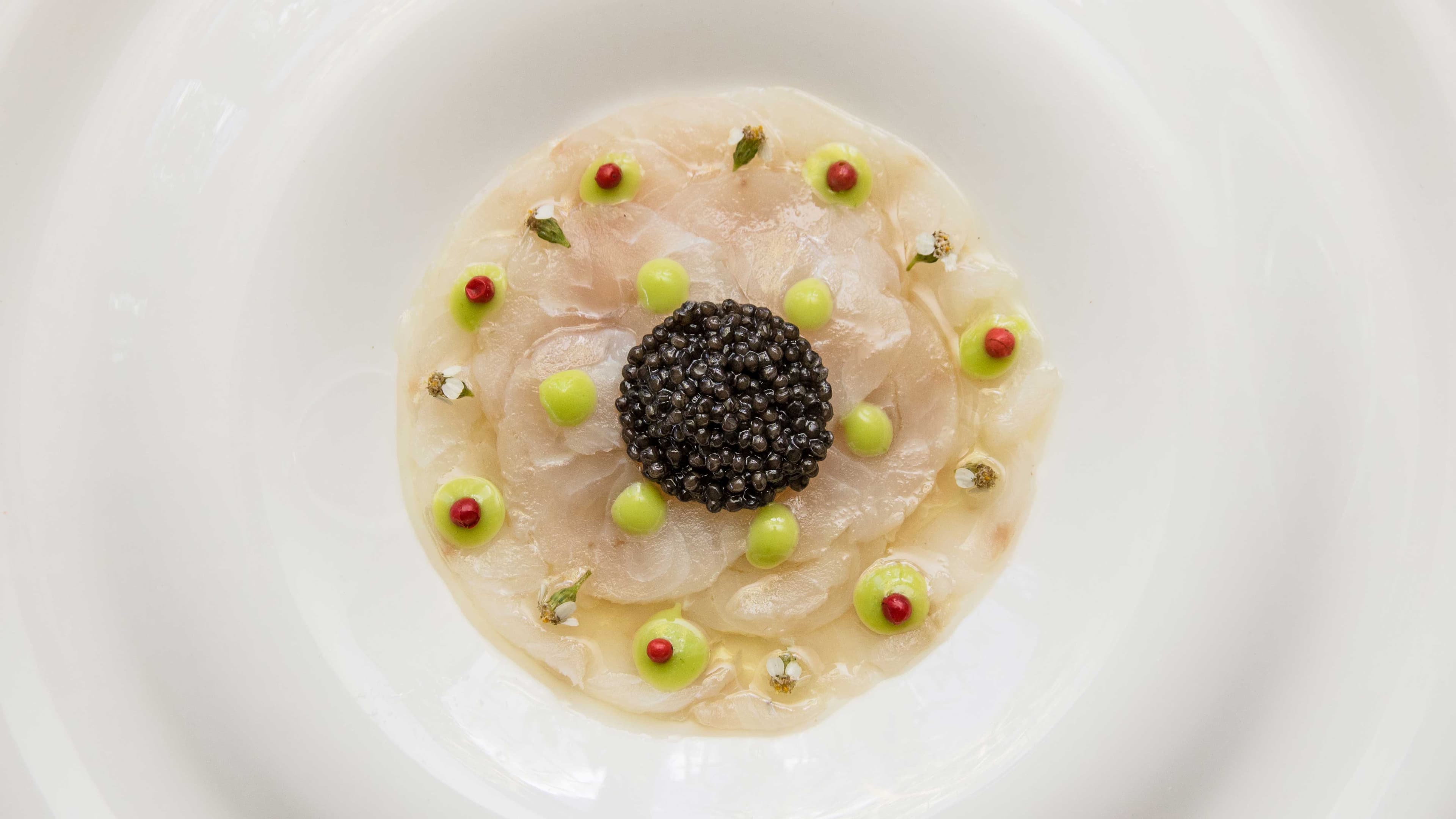 Carpaccio de cabillaud mariné garni de Rova Caviar Persicus